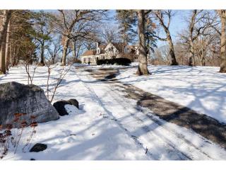 713 Drillane Rd, Hopkins, MN 55305-4604