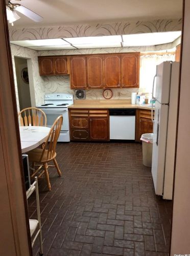 11 Saddler Ct, Huntington Station NY 11746-4200 exterior