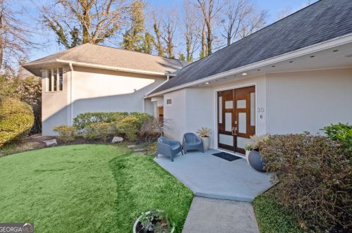 30 Chevaux Ct, Atlanta GA  30342-1944 exterior