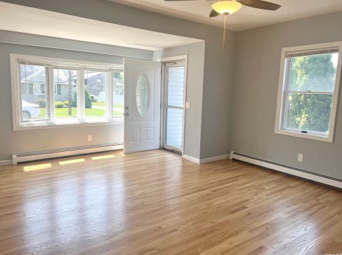 47 22 St, Huntington Station NY 11746-3240 exterior