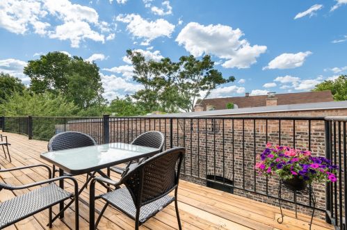 1969 Cullom Ave, Chicago IL  60613-1024 exterior