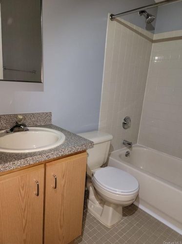 304 Castle Hill Ave, Bronx NY  10473-1607 exterior