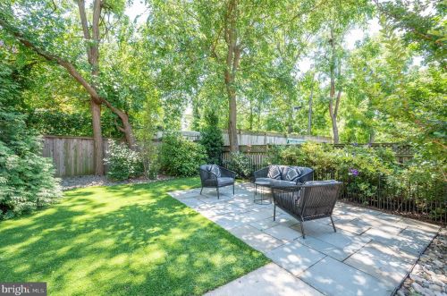 303 Raymond Ave, Alexandria VA 22301-1038 exterior