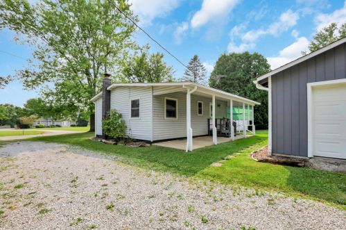 4306 Blacks Rd, Hebron OH 43025-9016 exterior