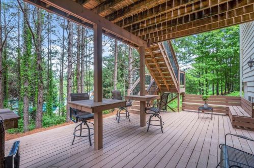 2551 Essex Ln, Atlanta GA 30331-7855 exterior