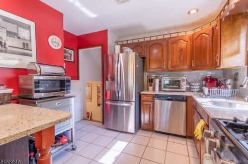 1021 Jefferson Ave, Rahway NJ 07065-2721 exterior