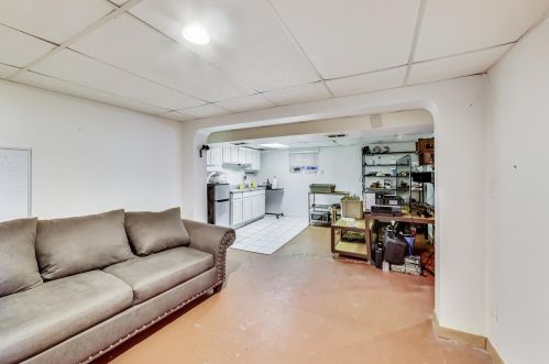 2836 Lunt Ave, Chicago IL 60645-2917 exterior