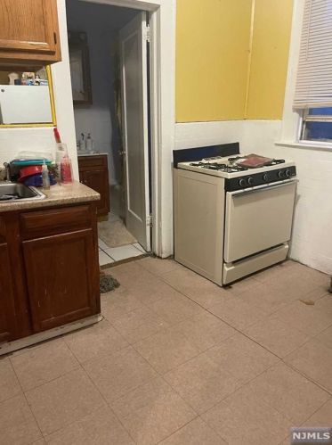 36 Stockman Pl, Irvington NJ 07111-2734 exterior