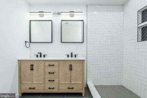 608 American St, Philadelphia PA  19123-2909 exterior