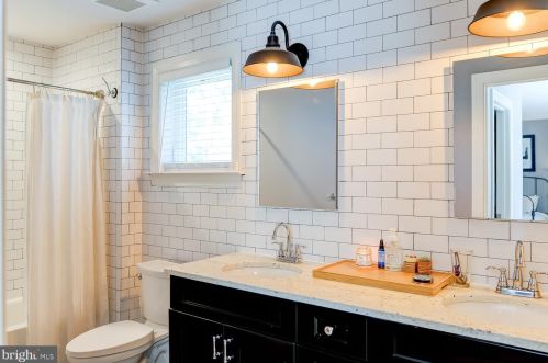 716 Beall Ave, Rockville MD 20850-2107 exterior