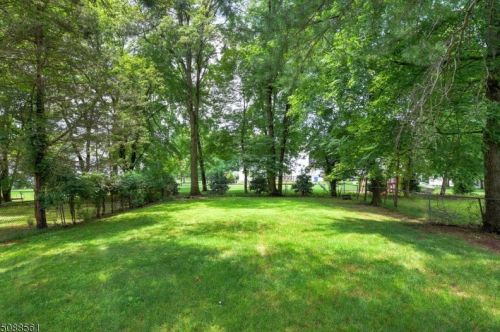 141 Hillside Ave, Bridgewater NJ  08807-1728 exterior