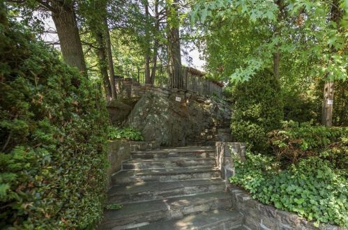 50 Sycamore Ave, Mount Vernon NY 10553-1241 exterior