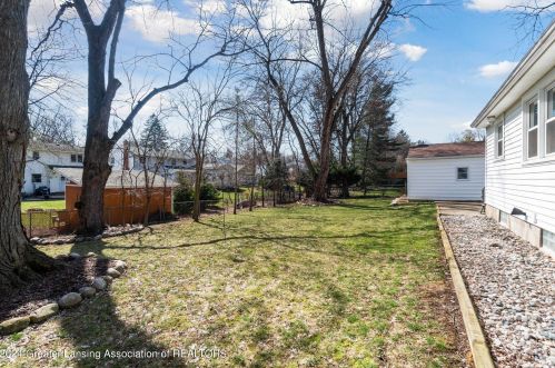 1806 Linden St, East Lansing MI 48823-3722 exterior