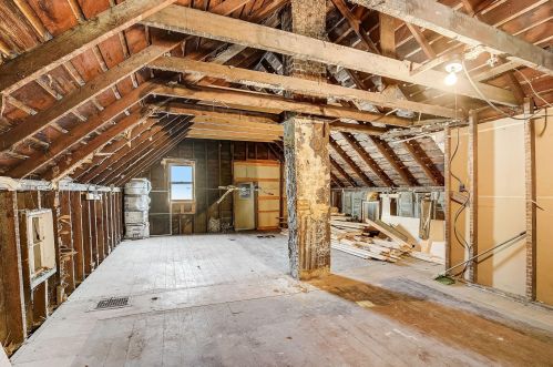 919 Land Pl, Milwaukee WI 53202-1536 exterior