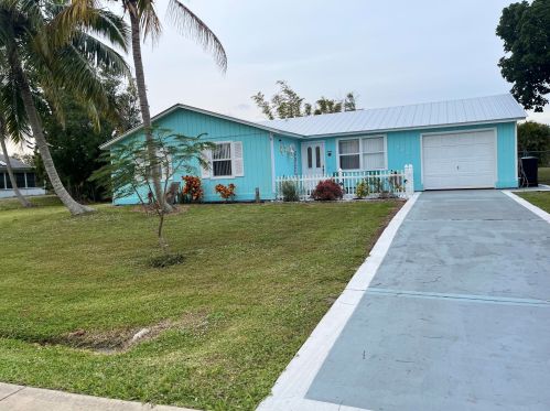 201 Thornhill Dr, Fort Pierce FL  34984-4467 exterior