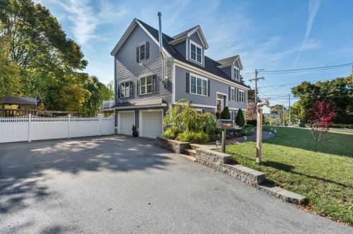 116 Garfield Ave, Woburn, MA 01801-5738