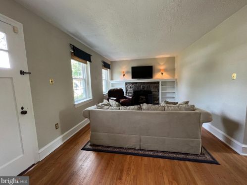 272 Old Middletown Rd, Media PA 19063-4832 exterior