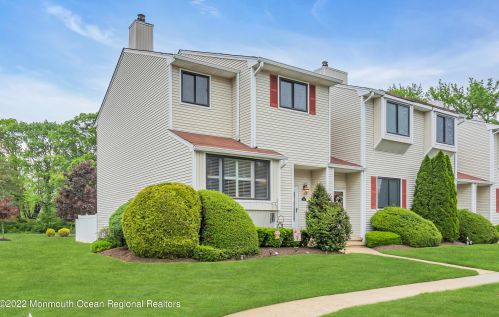 155 Clubhouse Dr, Middletown, NJ 07748-1310