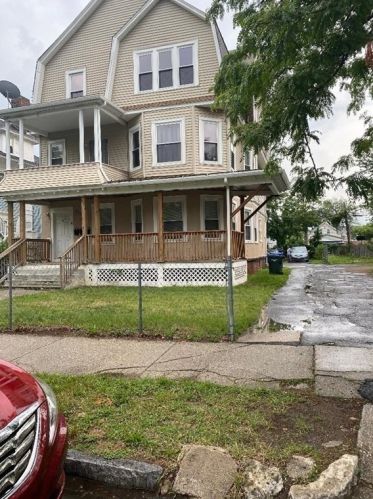 38 Dresden St, Springfield, MA 01109-2706