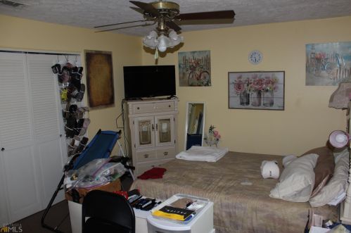 2250 Fern Vly Dr, Atlanta GA 30331-7776 exterior