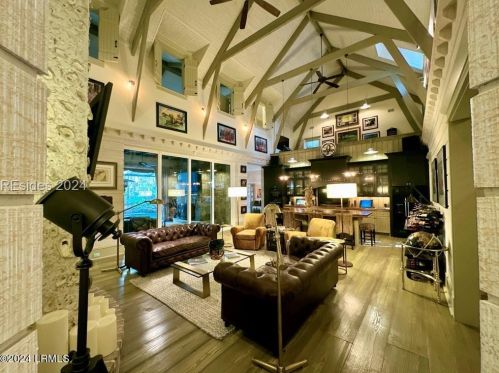 16 Sweet Grass Ln, Bluffton SC 29910-5608 exterior