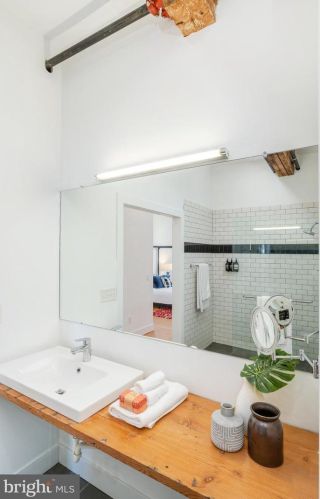 2218 Emerald St, Philadelphia PA 19134-2505 exterior