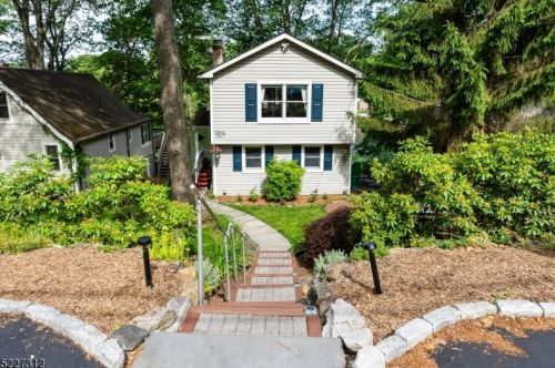 32 Lakeside Trl, Kinnelon, NJ 07405-2842