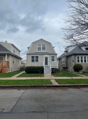 5320 Winnemac Ave, Chicago IL  60630-2220 exterior