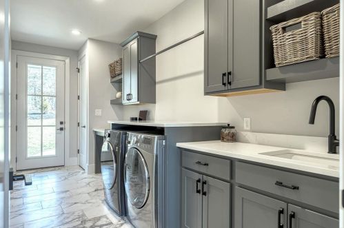 100 Ladue Meadows Ln, Saint Louis MO 63141-7503 exterior