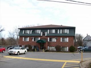 75 Log St, Manchester NH  03102-6721 exterior