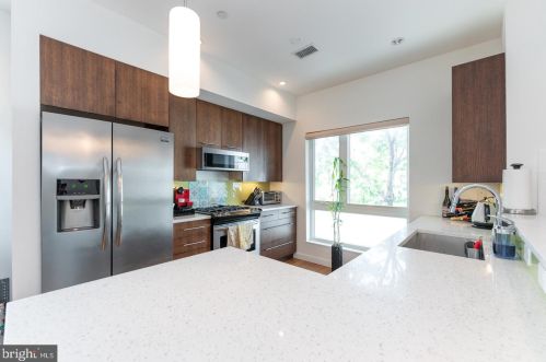 1023 17th St, Philadelphia PA  19146-2004 exterior