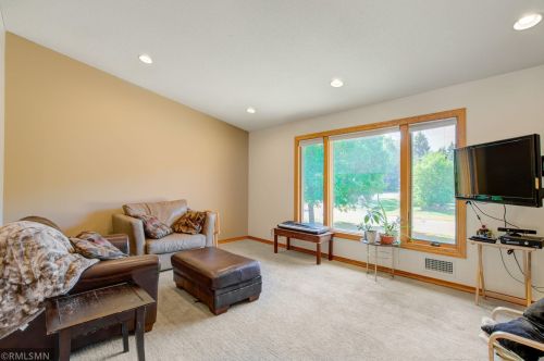 151 Dennison Ave, Saint Paul, MN 55126-6237