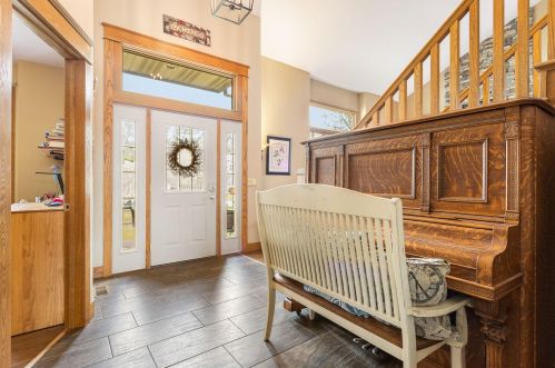 1061 Robinhood Dr, Meskegon MI  49445-2075 exterior