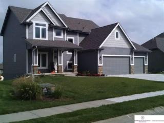 1805 Lakewood Dr, Omaha, NE 68046-8058