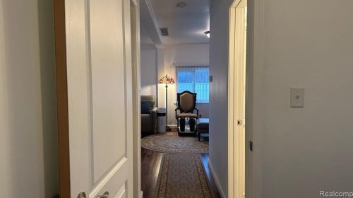 520 Auburn Rd, Rochester MI 48307-5302 exterior