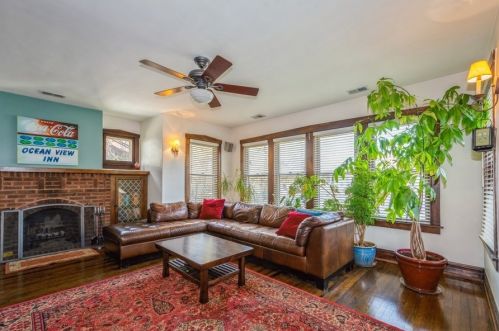 6320 Campbell Ave, Chicago, IL 60659-1902