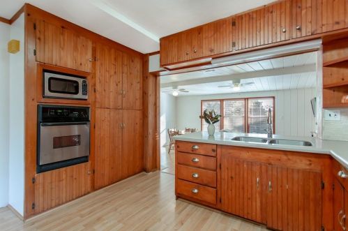 214 8 St, Irving TX 75060-5210 exterior