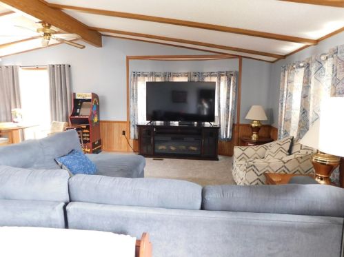 13 John Dr, West Springfield MA 01089-1277 exterior