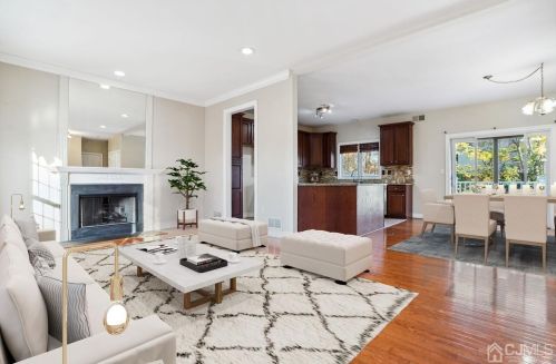 6 Kean Ct, Edison NJ  08837-2782 exterior