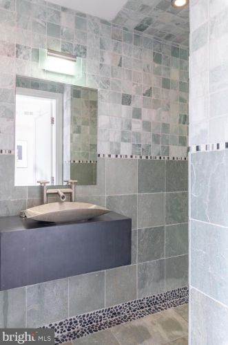 1245 Independence Ave, Washington DC 20003-2302 exterior