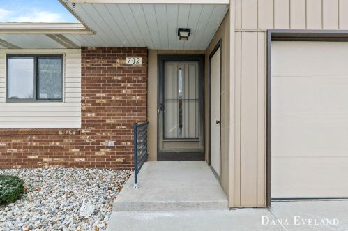 702 Waterview Ct, Wyoming, MI