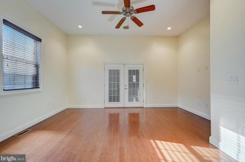 985 6th St, Philadelphia PA  19123-1405 exterior