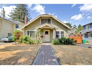 3215 42nd Ave, Portland, OR 97213-1120