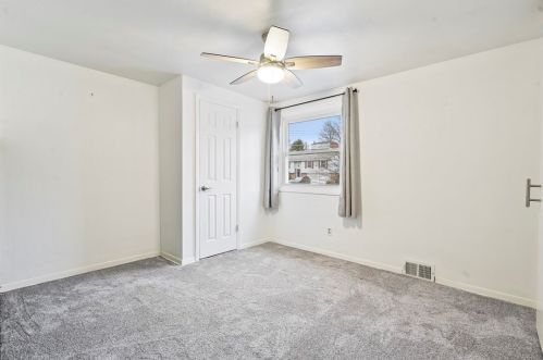 658 Presque Isle Dr, Pittsburgh PA  15239-2652 exterior