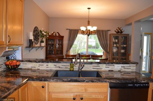 1888 Bluestem Ln, Saint Paul MN 55126-5018 exterior