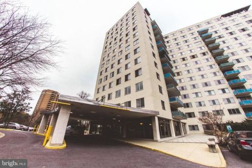 10201 Grosvenor Pl, Rockville MD  20852-4600 exterior