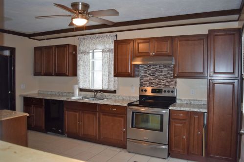 19 Walton Rd, Plaistow NH 03865-2116 exterior