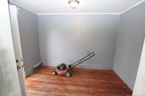 425 Burnside Ave, Hartford CT 06108-2711 exterior