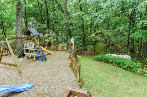 87 Baseline Rd, Plainwell MI 49080-9549 exterior