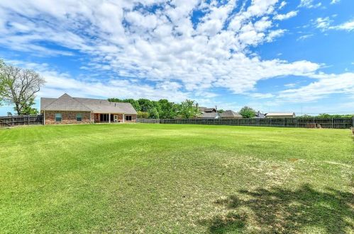 1757 Woodlake Rd, Denison TX 75021-8020 exterior